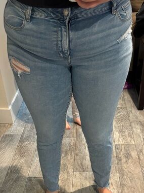 American Eagle Outfitters Light Blue Skinny Jeans with Distressed Detail
